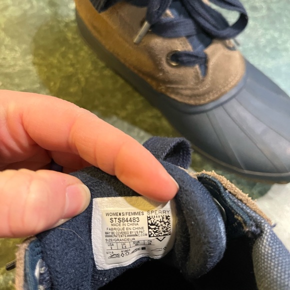 Sperry Women’s Navy and Tan Breakwater Duck Boots - Picture 4 of 9